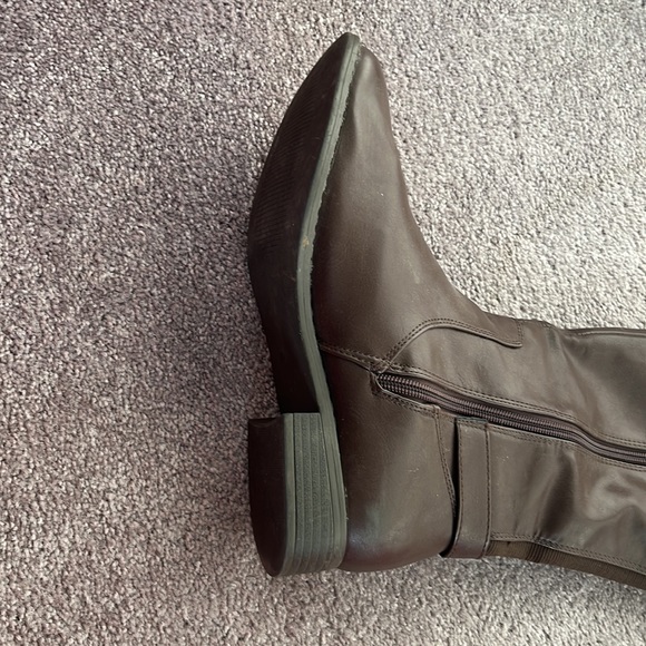 Knee high boots - Picture 3 of 3